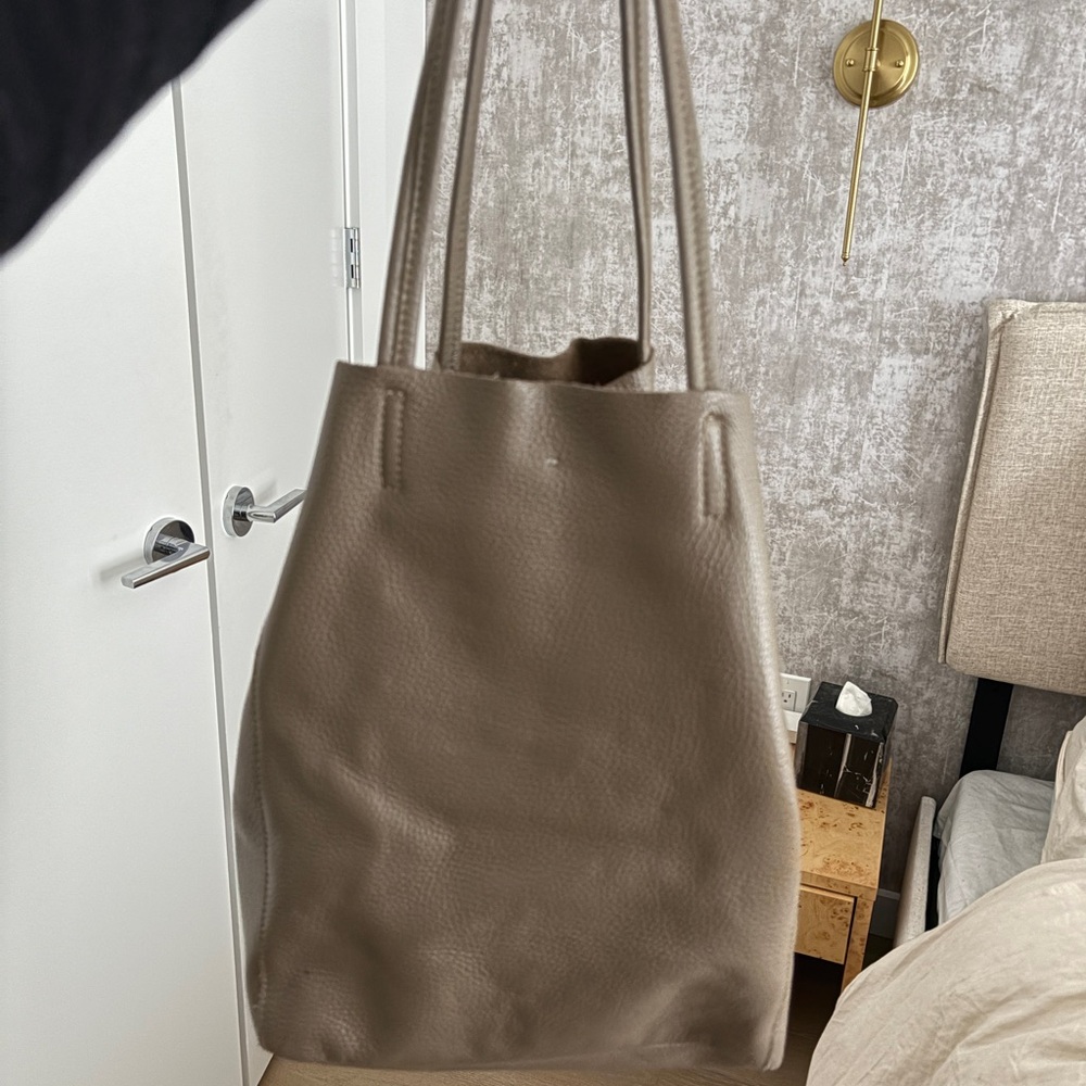 Elegant Tan Leather Tote Bag